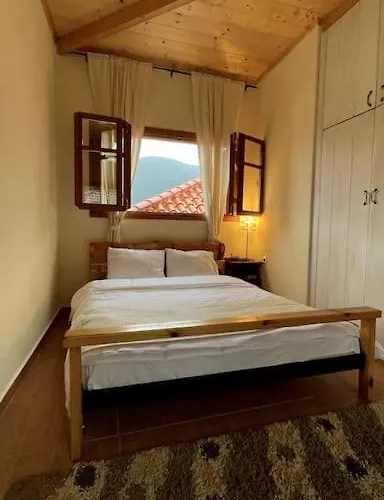 Casa de Férias Loukia's Place